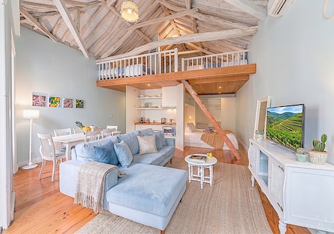Airbnb em destaque: Family Loft, 2 floor, daily cleaning (Look at Me) em Porto
