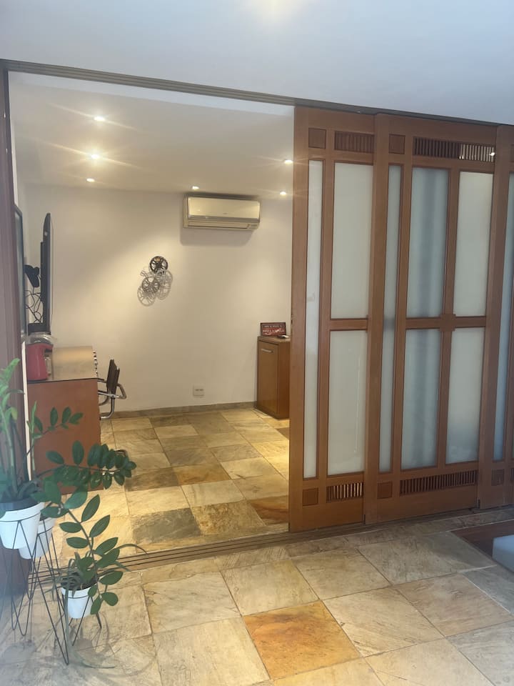 כניסה לחדר בקומה 2 