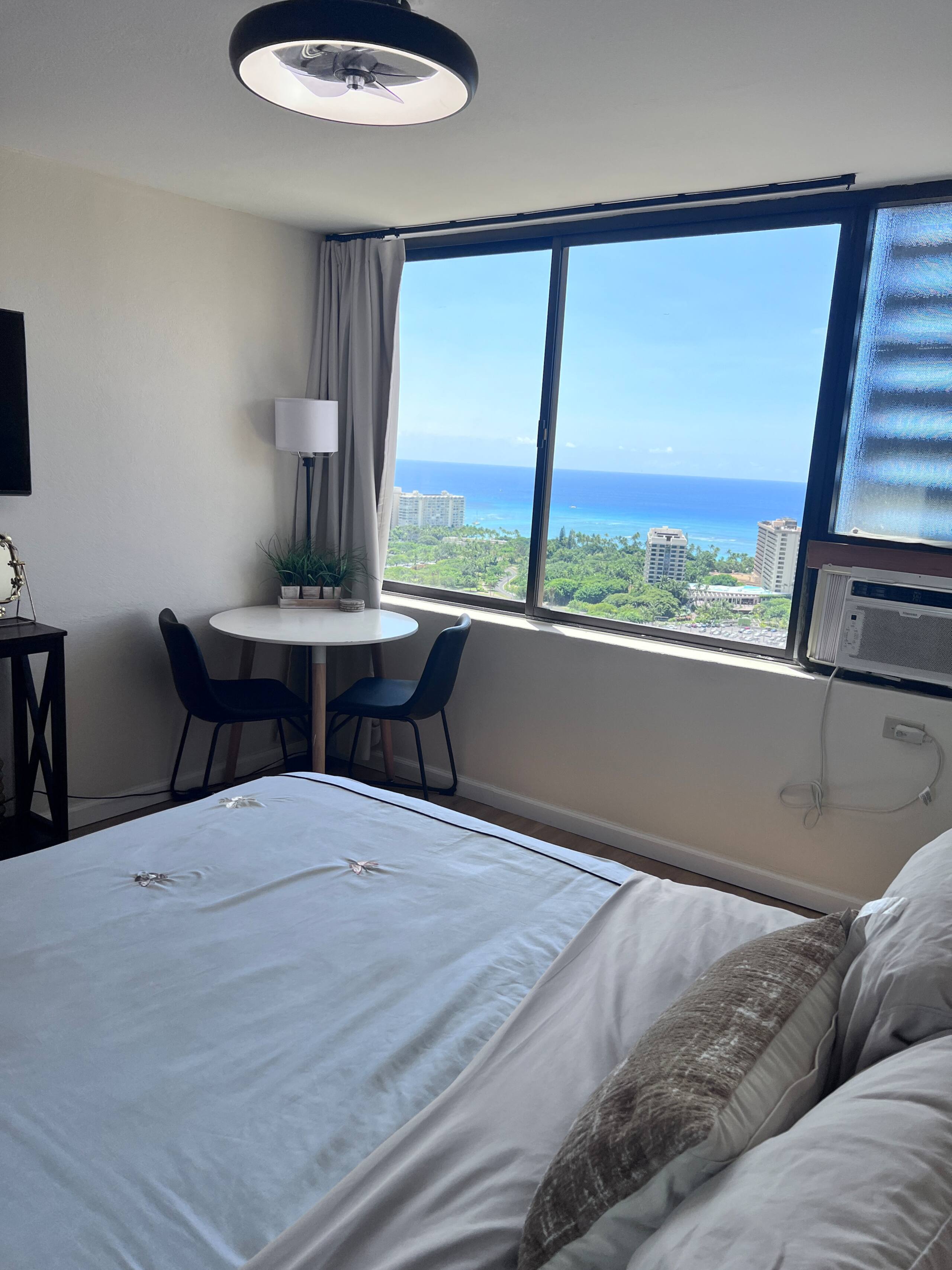 Condo in Honolulu · ★4.61 · Studio · 1 bed · 1 bath - Image 5