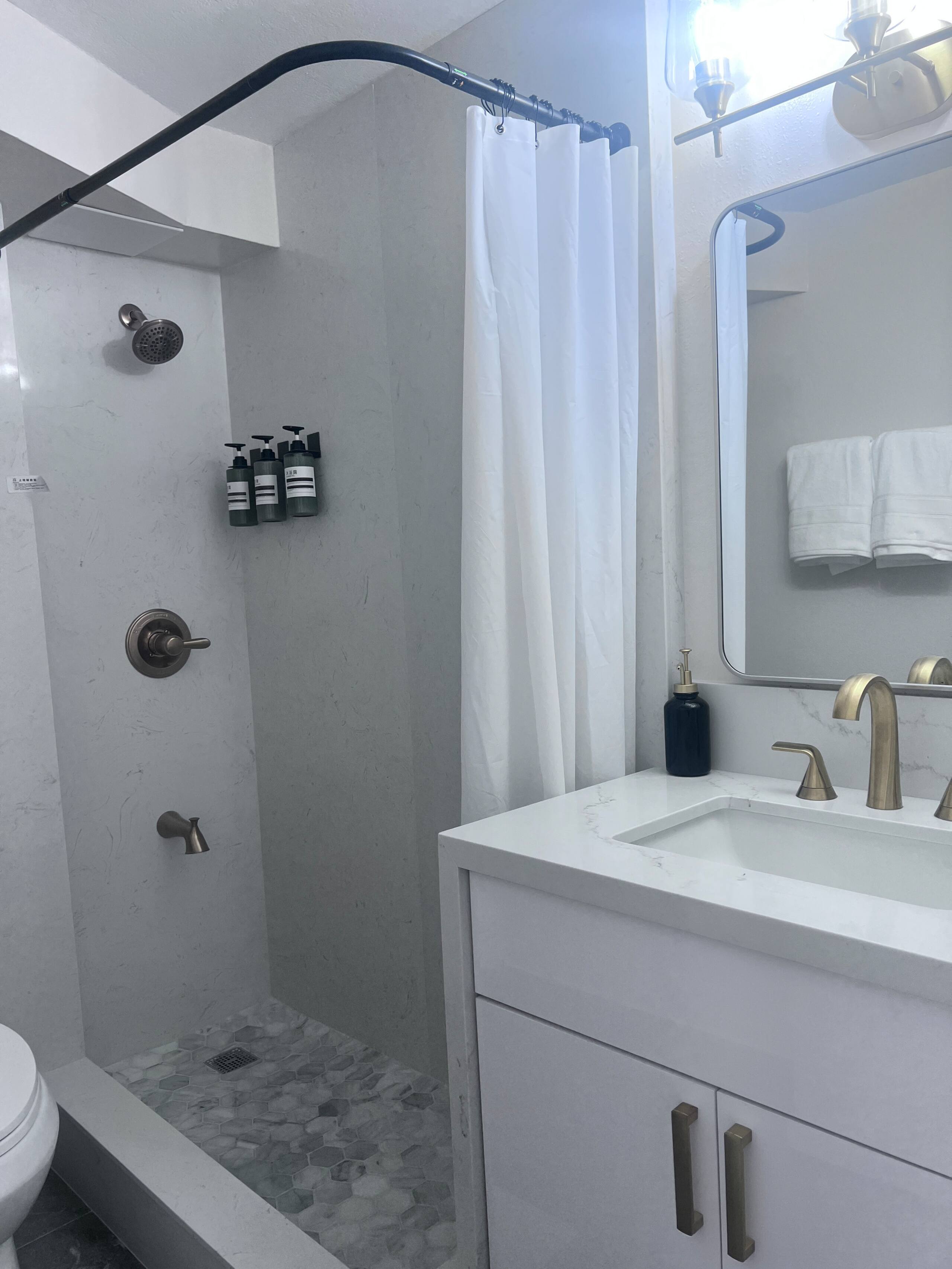 Condo in Honolulu · ★4.61 · Studio · 1 bed · 1 bath - Image 12