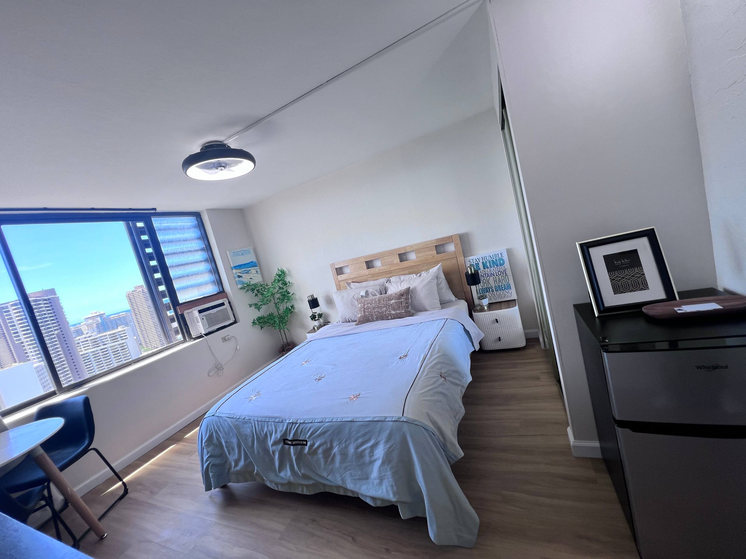 Condo in Honolulu · ★4.61 · Studio · 1 bed · 1 bath - Image 11