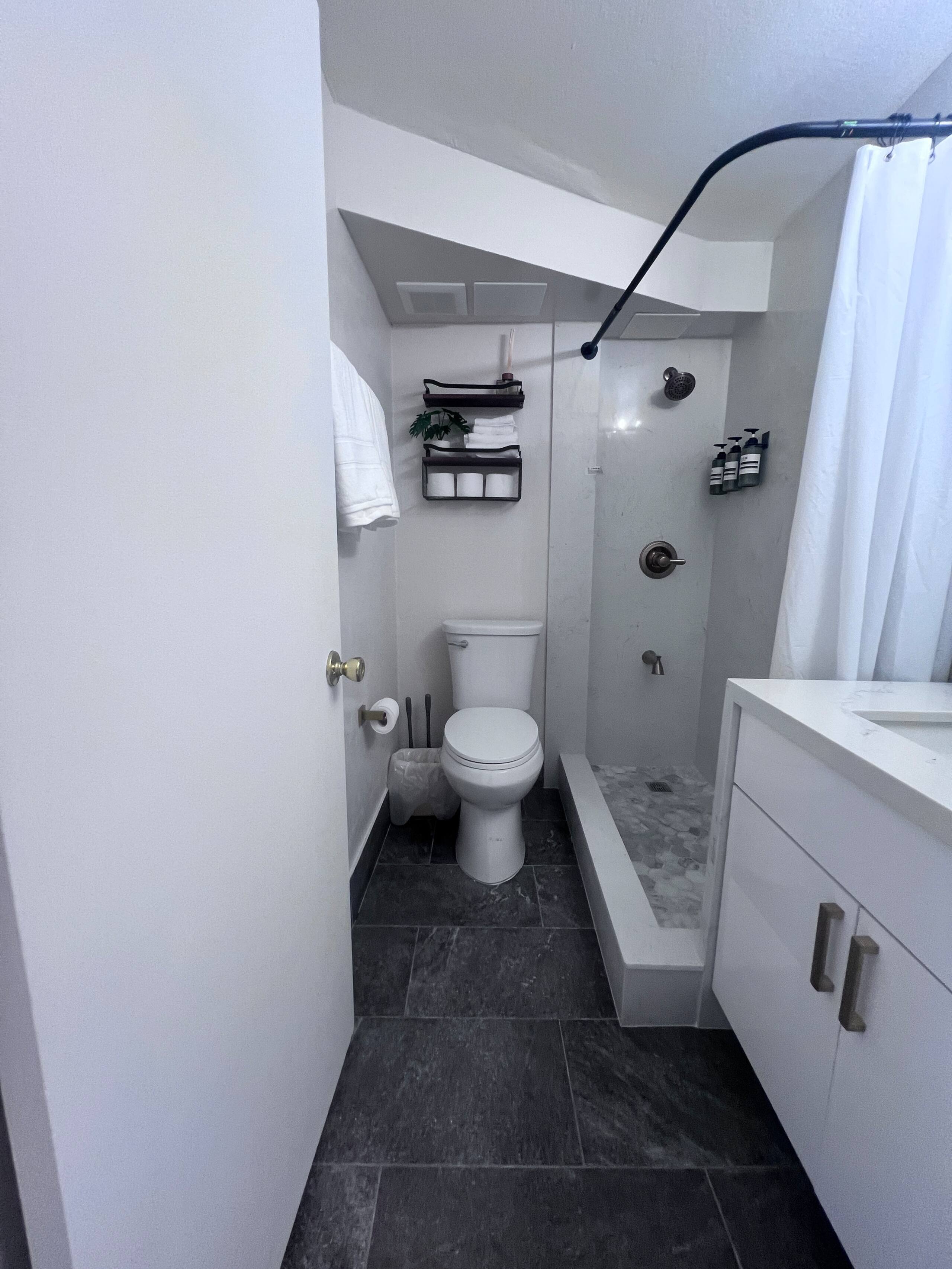 Condo in Honolulu · ★4.61 · Studio · 1 bed · 1 bath - Image 6
