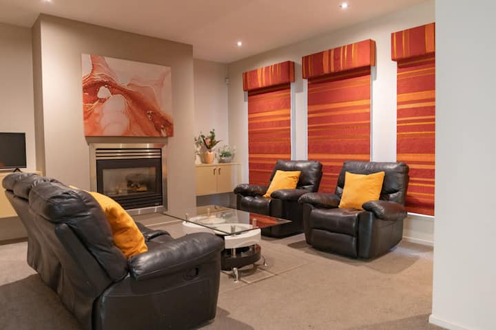 Stylish Retreat Steps From Geelong Waterfront - Geelong