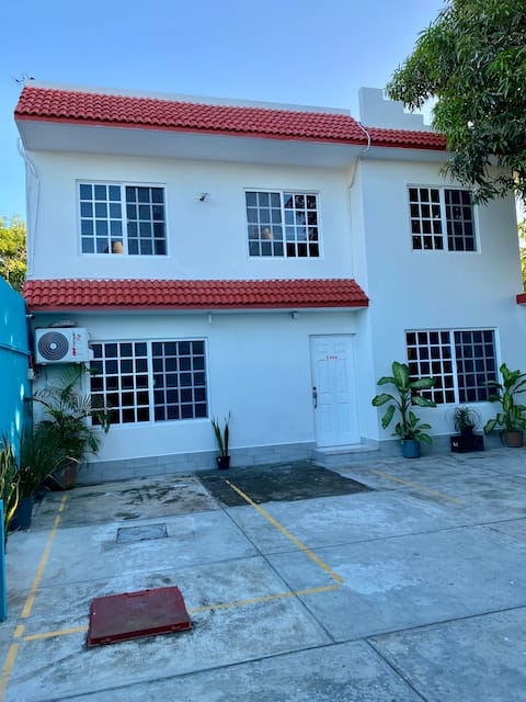 Up to 21 guests and 3 cars. 7 rooms with A/C