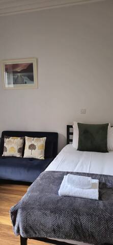 Edinburgh Central Montgomery with free parking gallery image 3