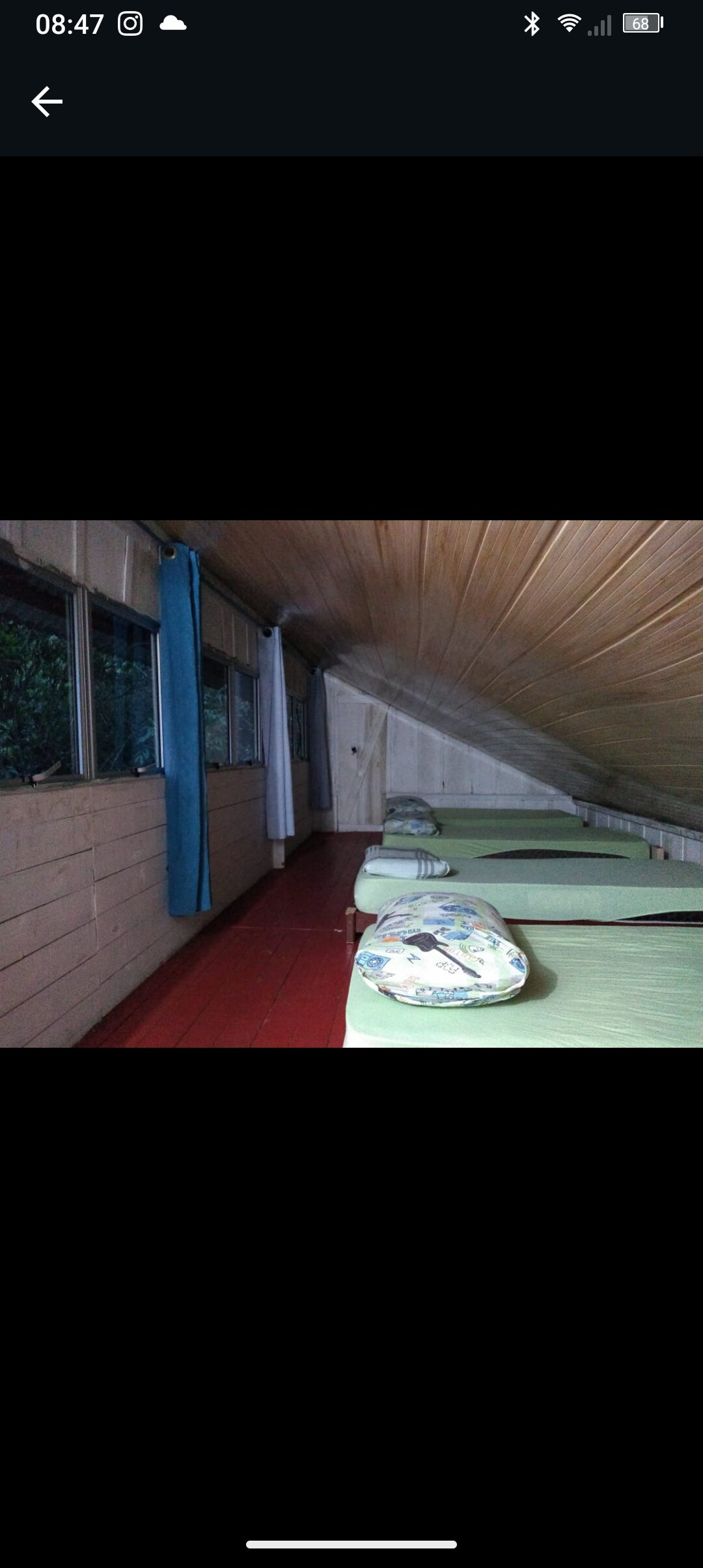 mesanino med 4 madrasser på golvet 