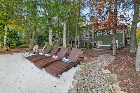 Lakefront-5000 sf-Hot tub-Sauna-Gameroom-Beach