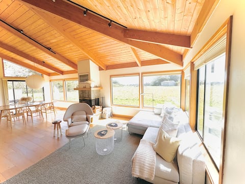 Bright Modern Home | Ocean Side