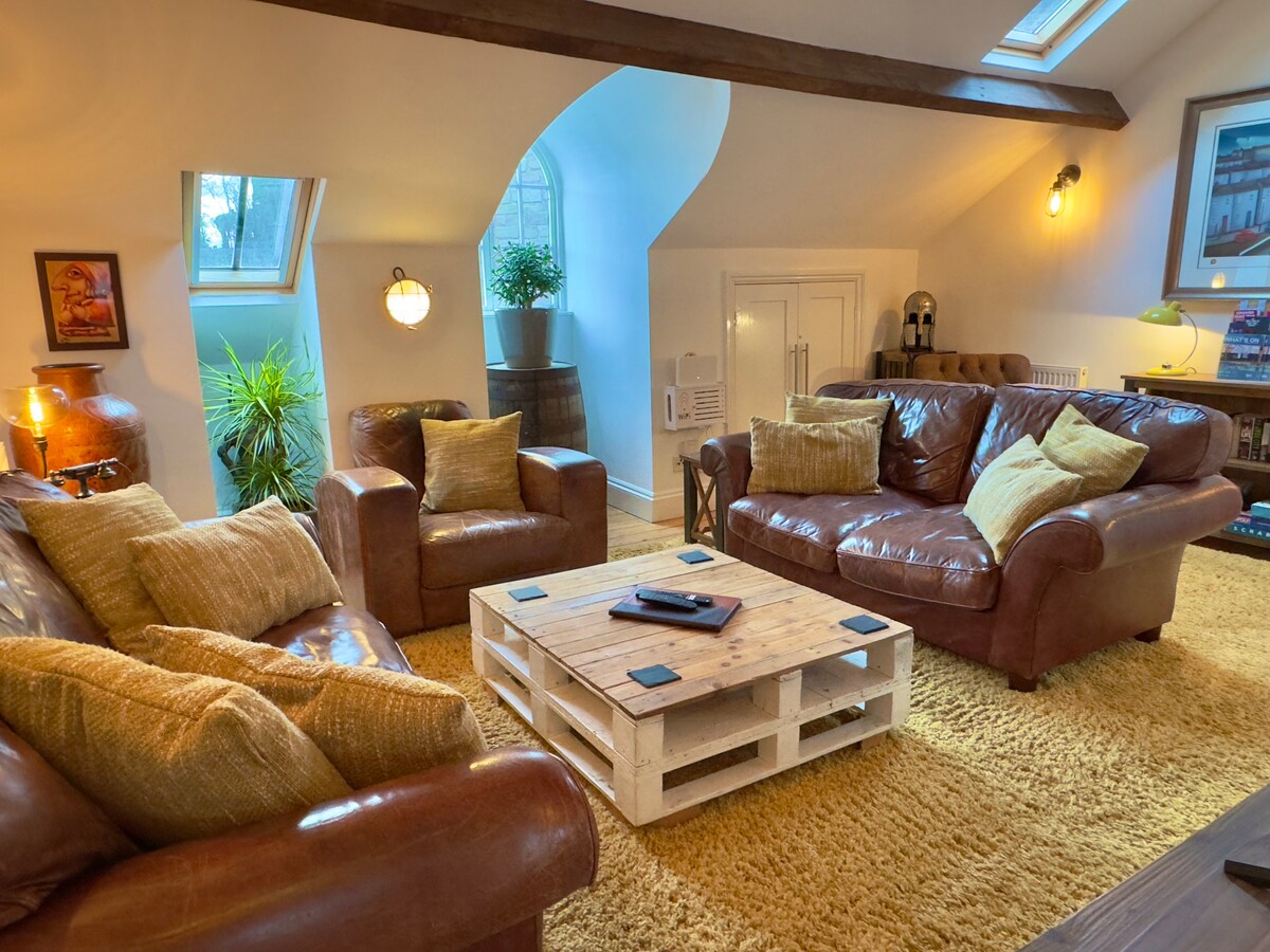 Top performing Airbnb: Grade II Listed former Ribbon Factory in Finham