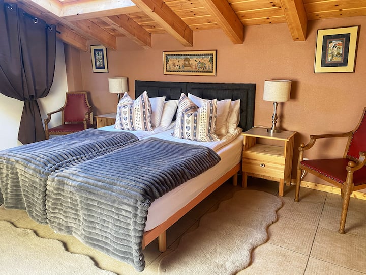 This area of the suite can be made as a Kingsize bed or two singles. It shares a full bathroom. 