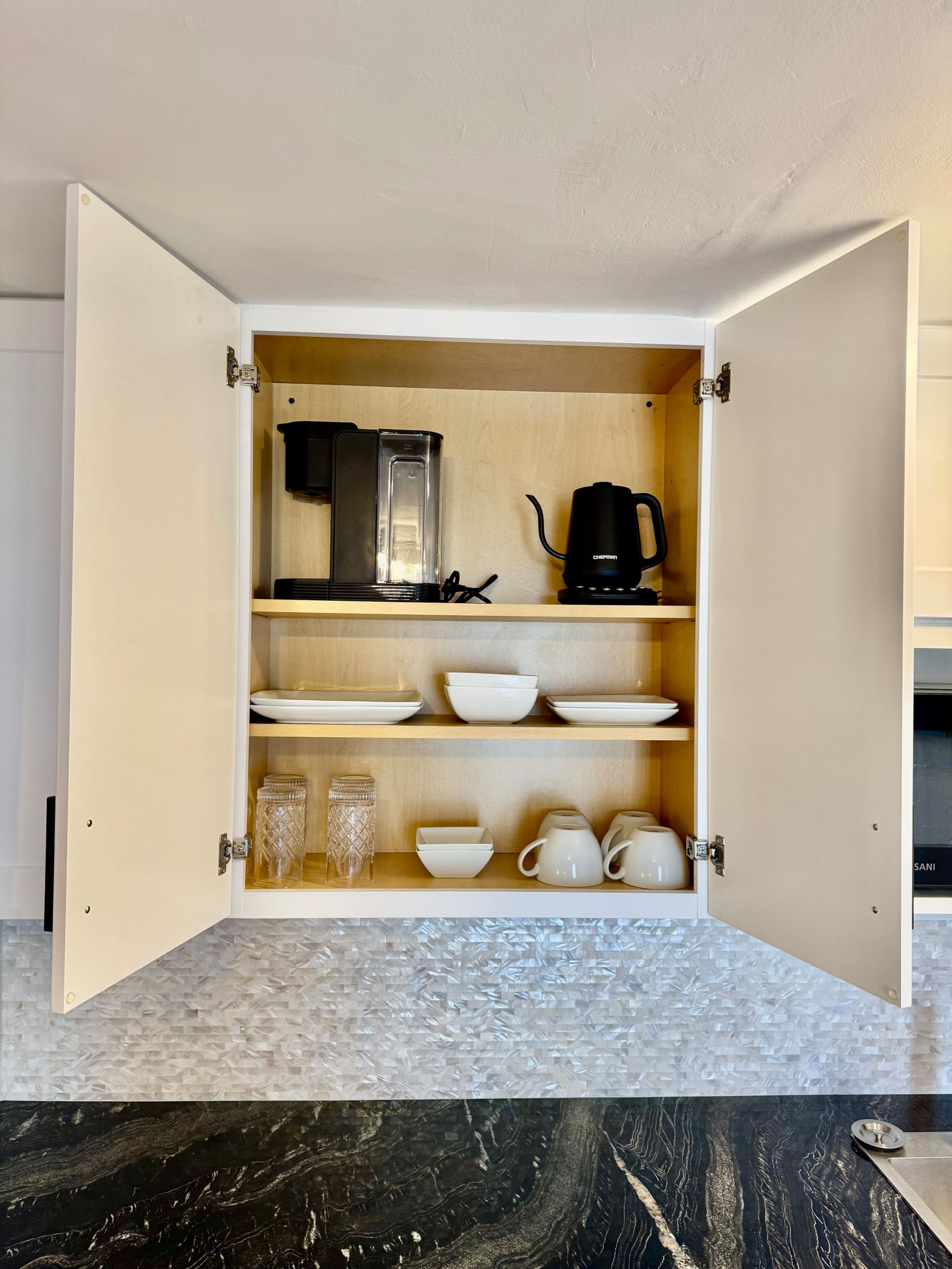 Condo in Honolulu · ★4.79 · Studio · 1 bed · 1 private bath - Image 7