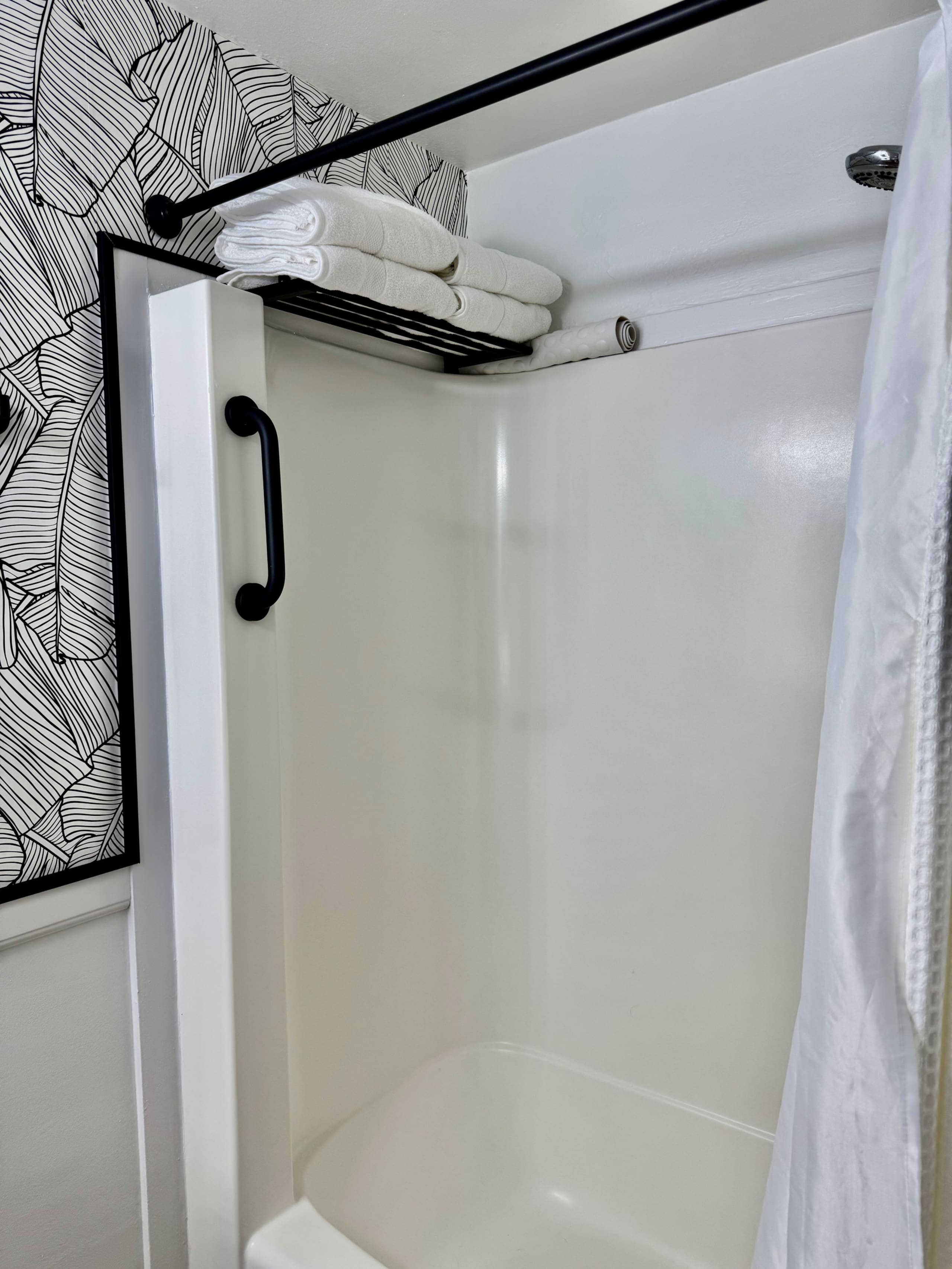 Condo in Honolulu · ★4.79 · Studio · 1 bed · 1 private bath - Image 31