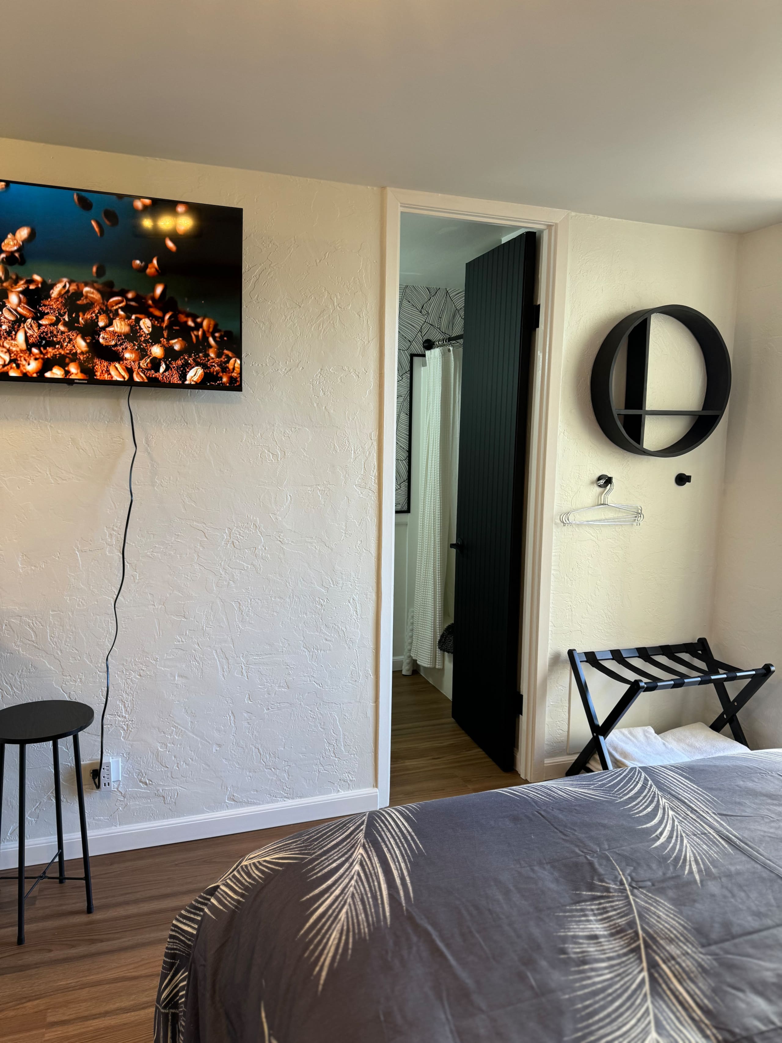 Condo in Honolulu · ★4.79 · Studio · 1 bed · 1 private bath - Image 25