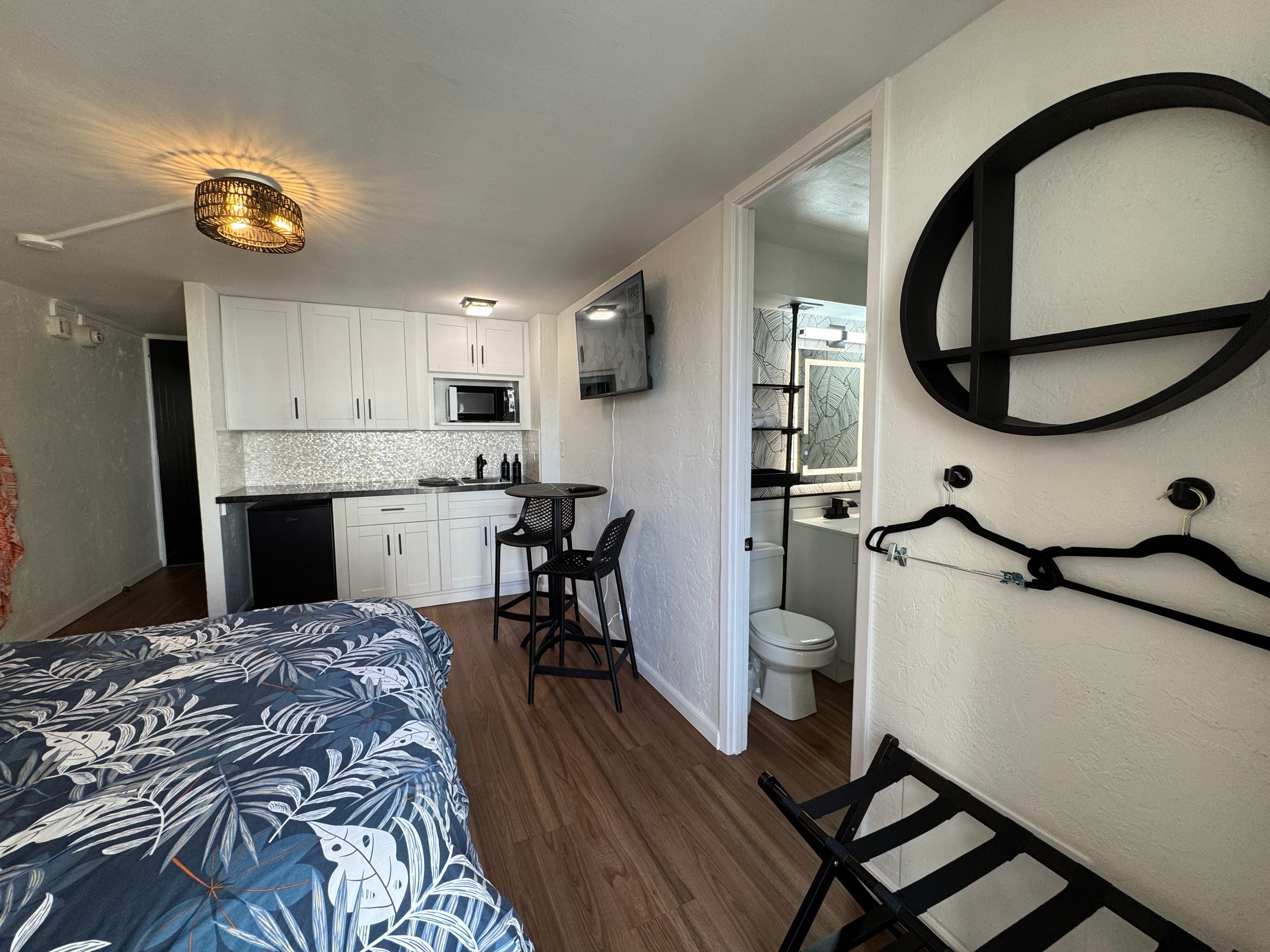 Condo in Honolulu · ★4.79 · Studio · 1 bed · 1 private bath - Image 24