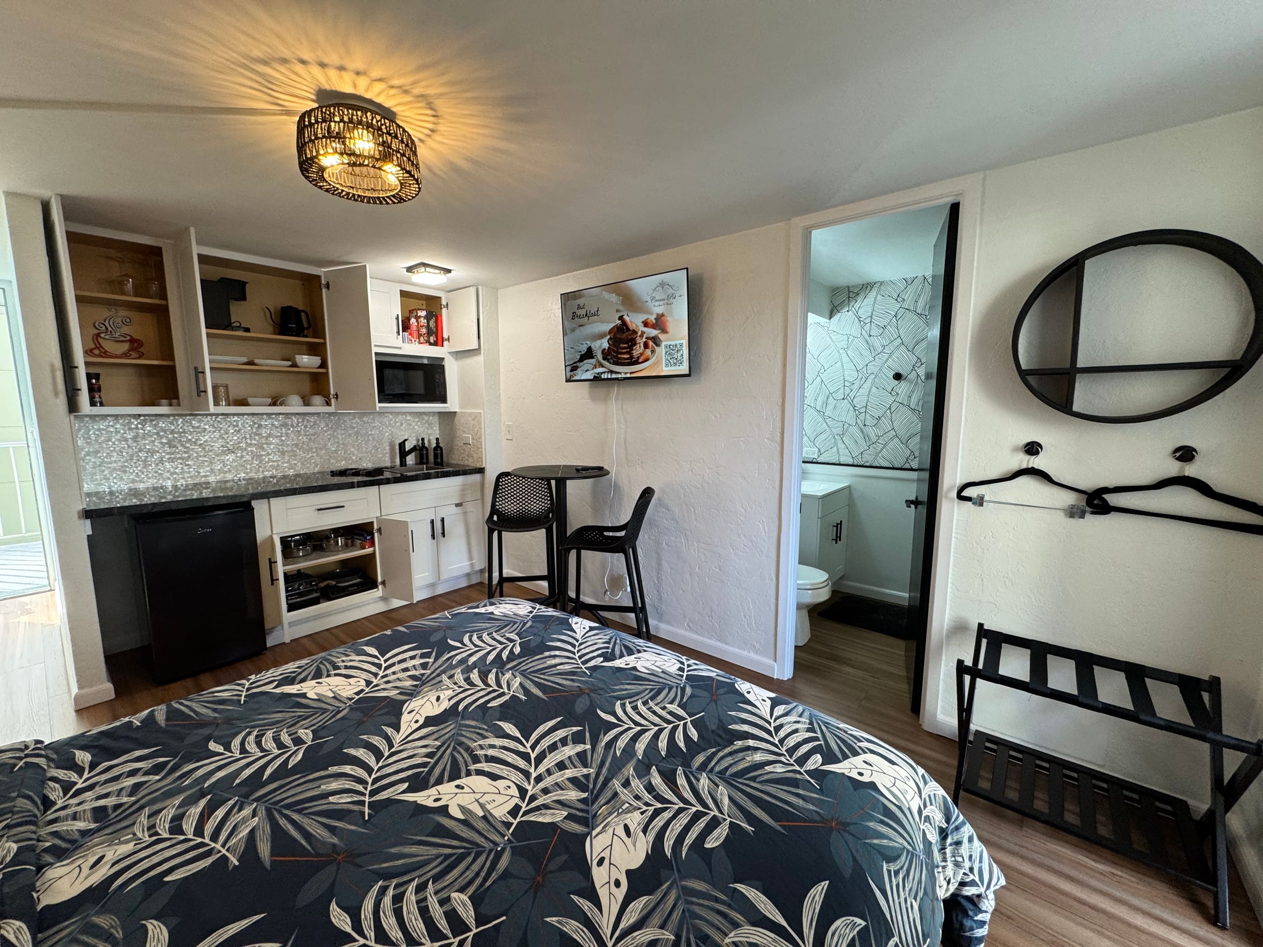 Condo in Honolulu · ★4.79 · Studio · 1 bed · 1 private bath - Image 59