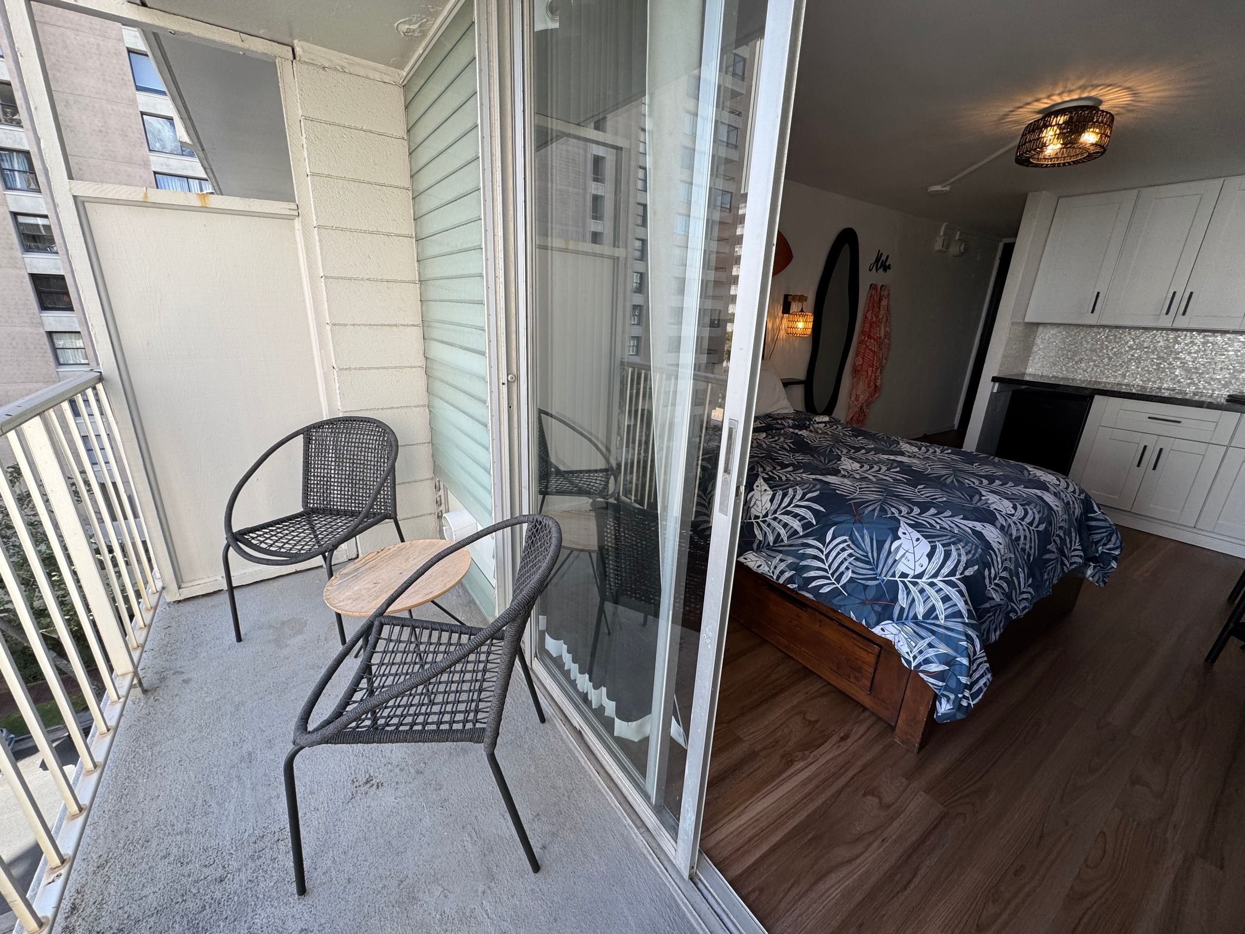 Condo in Honolulu · ★4.79 · Studio · 1 bed · 1 private bath - Image 33