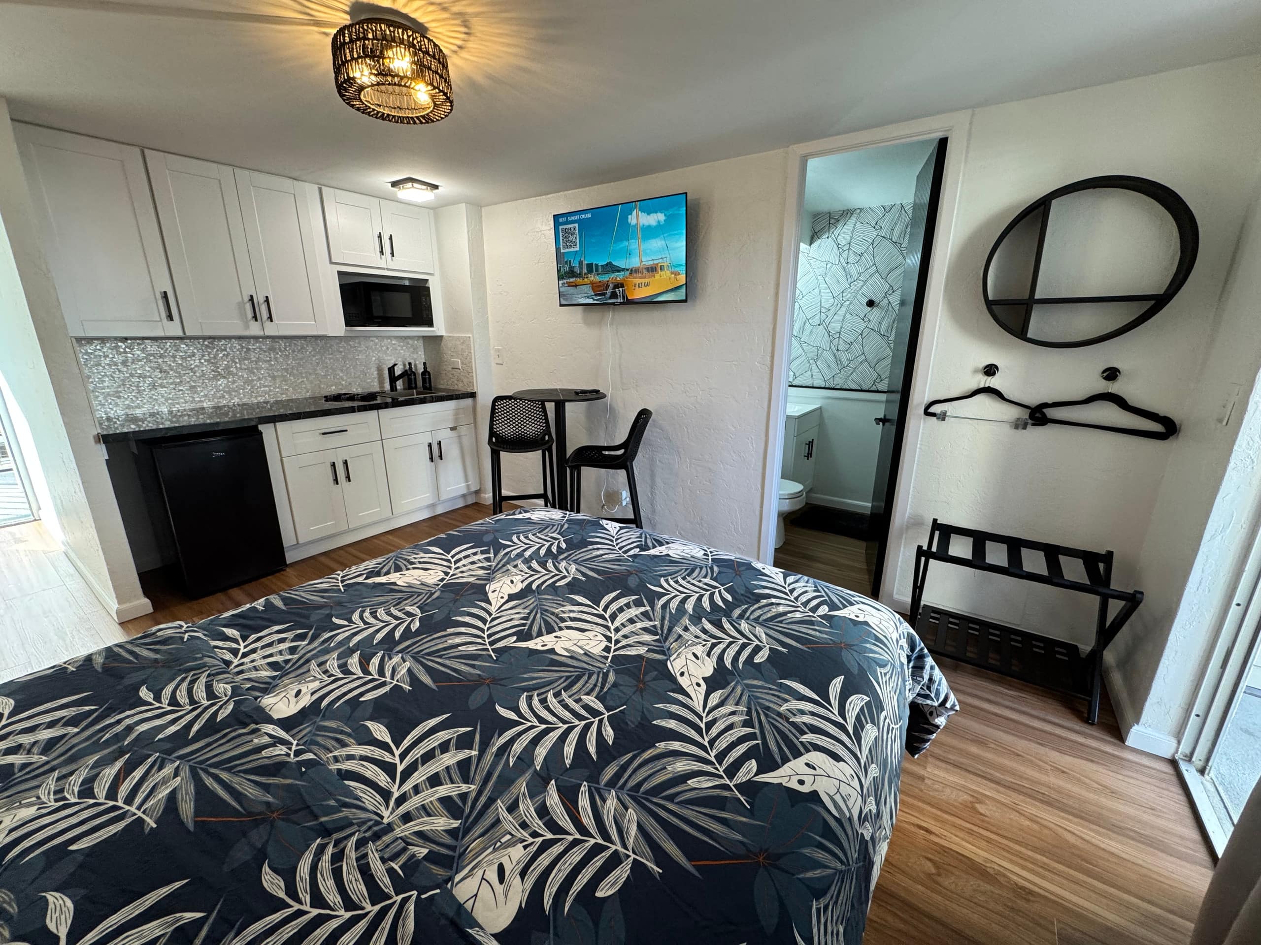 Condo in Honolulu · ★4.79 · Studio · 1 bed · 1 private bath - Image 41