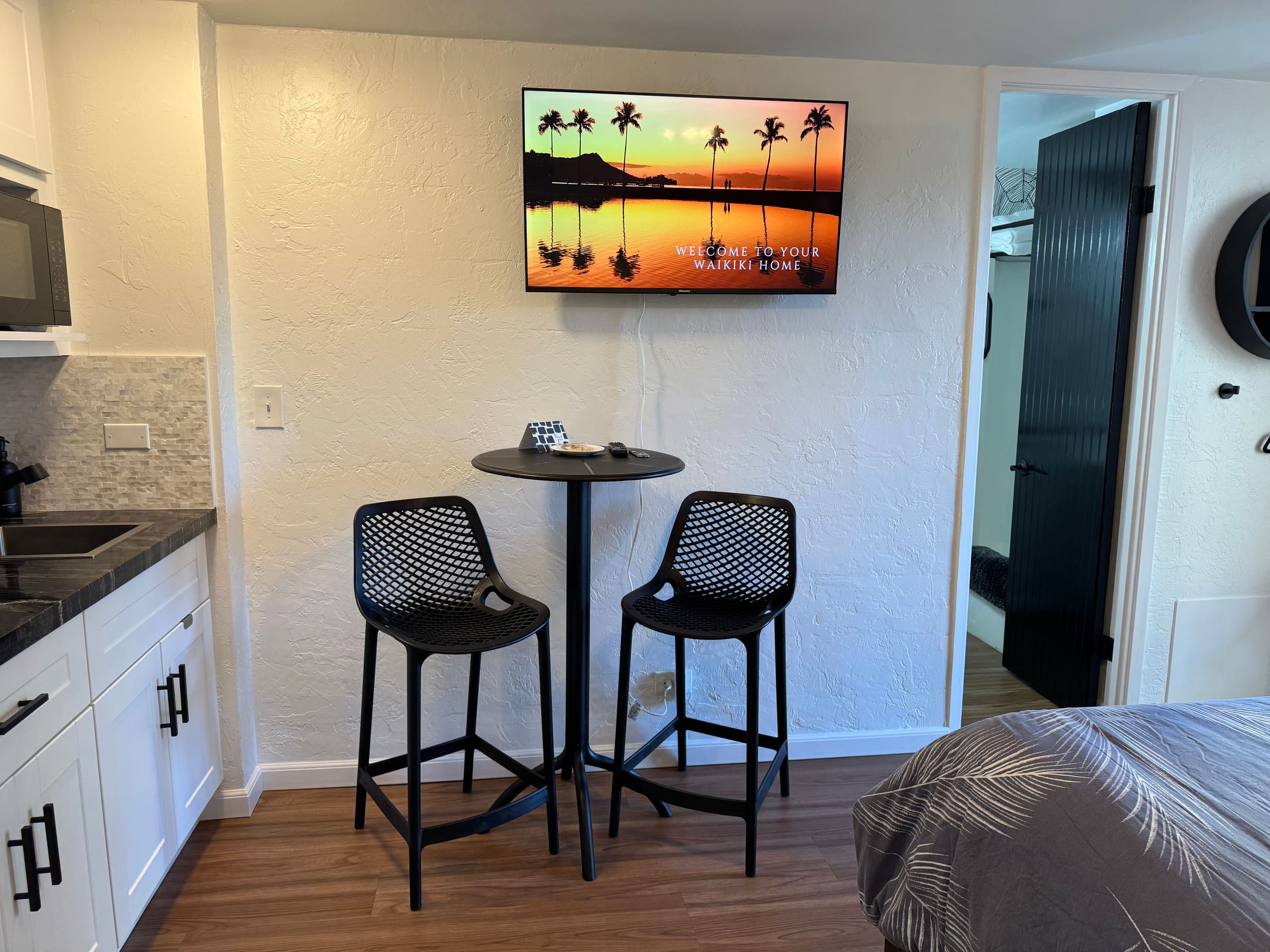 Condo in Honolulu · ★4.79 · Studio · 1 bed · 1 private bath - Image 4