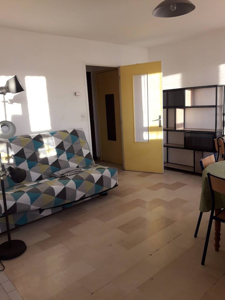 Beau Studio + Parking à 5mn  Centre Historique Aix - France