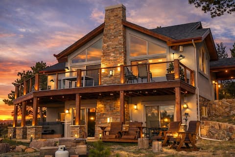 Hot Tub★Stunning Mountain View★Pet Friendly★Garage