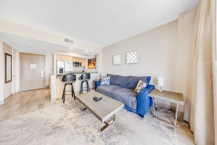 Remodeled Marenas Beach Condo Direct Beach Access - Sunny Isles Beach, FL