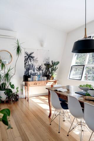 Tranquil Surf Coast escape nestled in the trees