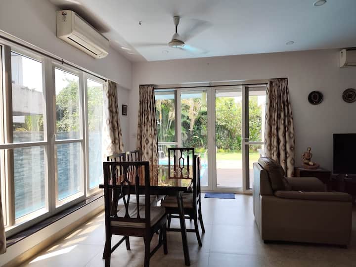 Dining area image 2