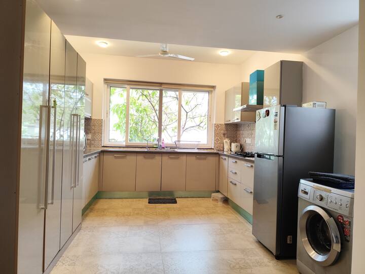 Full kitchen image 1