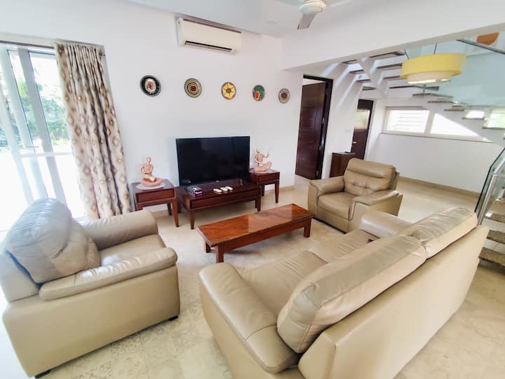 Living room image 1