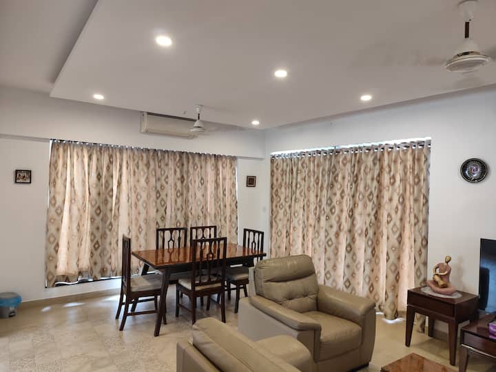 Dining area image 1