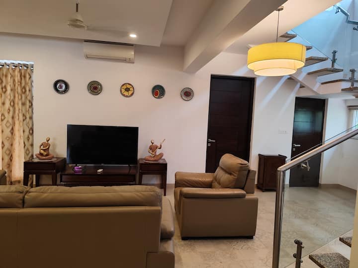 Living room image 5