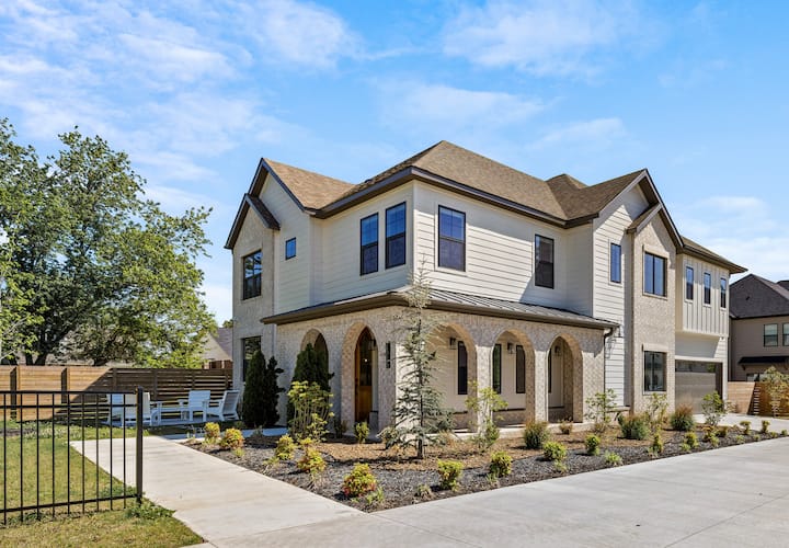 Beautiful New Home In Bentonville - Prime Location - Bentonville, AR