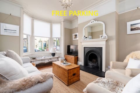 Top Airbnb: Stylish Victorian Townhouse near Bishy Rd. & City in Fulford