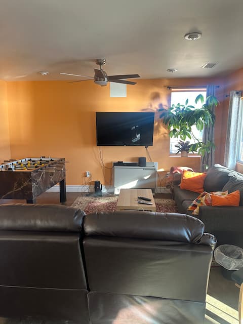 Top Airbnb: Lakefront, Beach, Fishing, HotTub, FirePit, Gated in Berkley