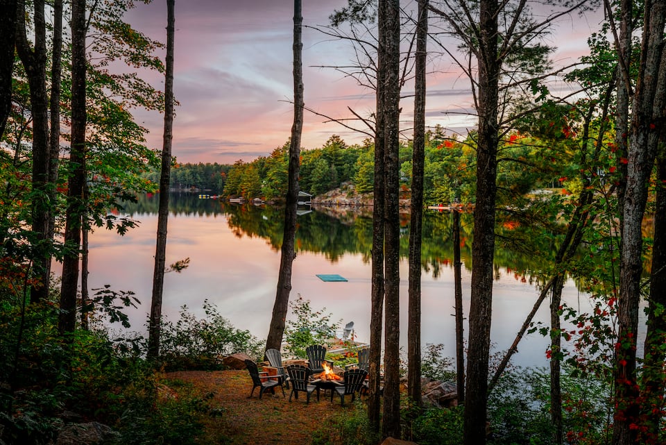 Edgewater Cottage, on a Muskoka lake, Gravenhurst, Ontario, Canada, photo 4 of 10