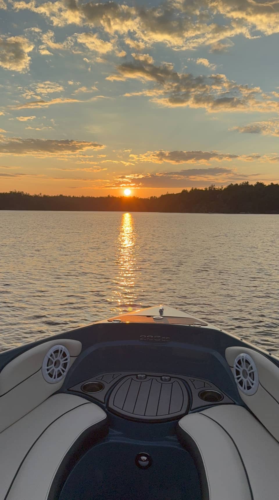 Edgewater Cottage, on a Muskoka lake, Gravenhurst, Ontario, Canada, photo 8 of 10