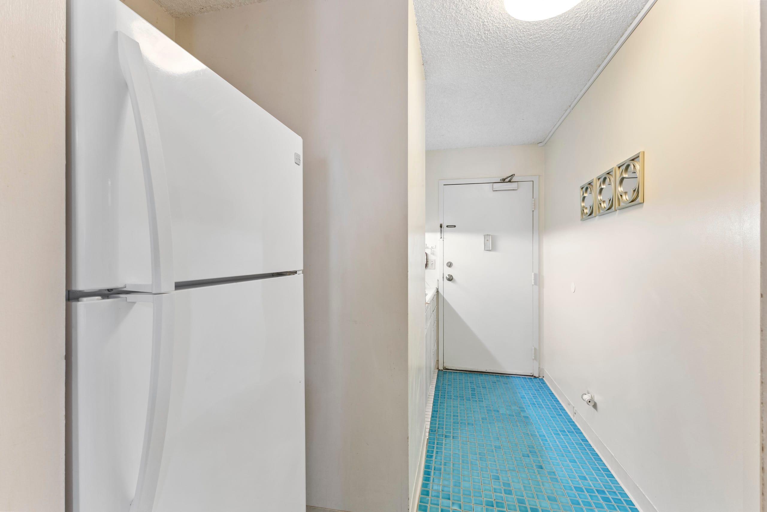 Basic Studio 🏝 1 Block To The Beach! Legally Zoned - Image 15