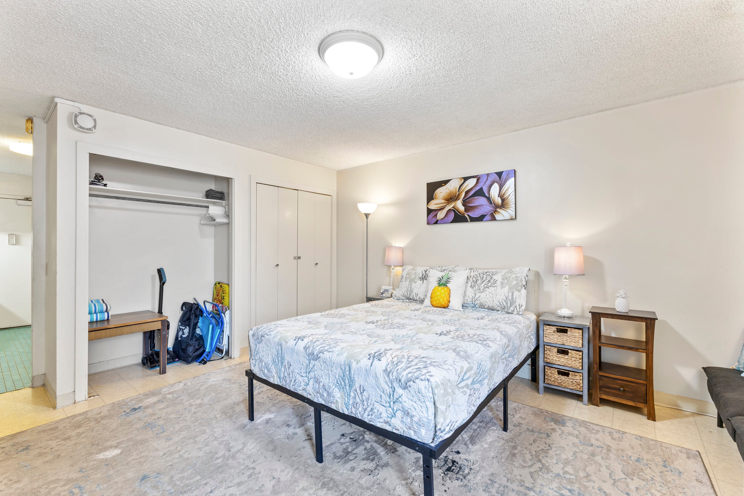 Basic Studio 🏝 1 Block To The Beach! Legally Zoned - Image 10