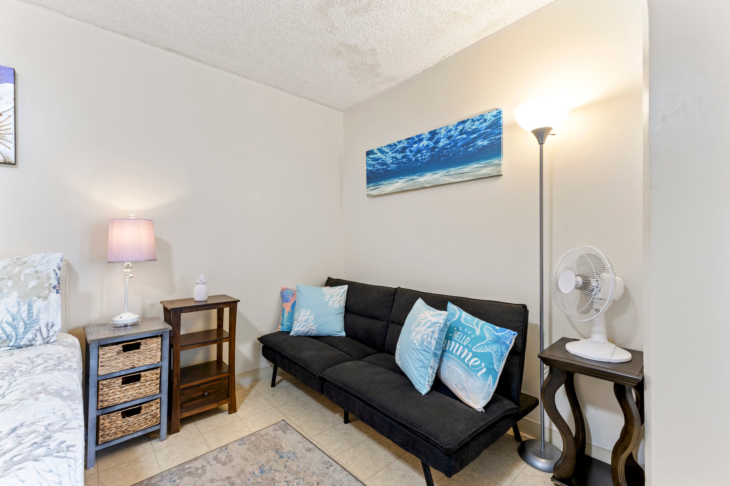 Basic Studio 🏝 1 Block To The Beach! Legally Zoned - Image 5