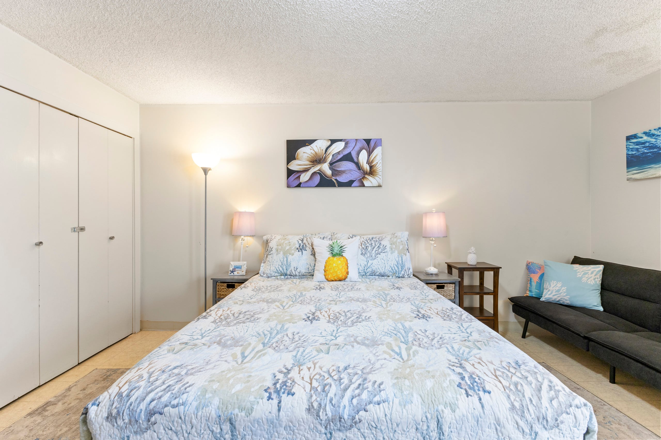 Basic Studio 🏝 1 Block To The Beach! Legally Zoned - Image 3