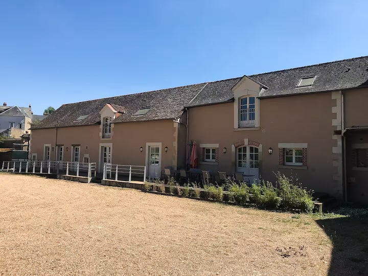 Longère Au Bord
Du Loir  8 Chambres - La Flèche