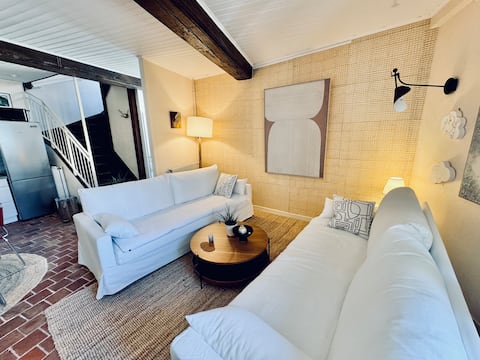 Popular Airbnb listing: La Dolce Vita Home Historical City of Beaune in Beaune
