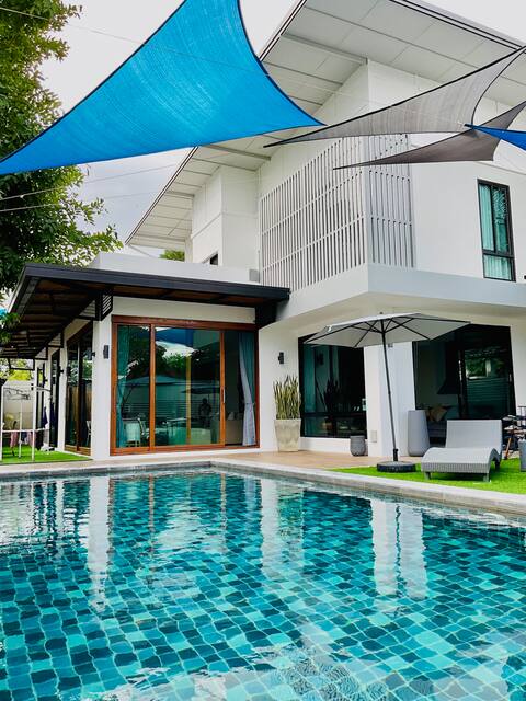Urban Private Pool Villa/Free daily cleaning