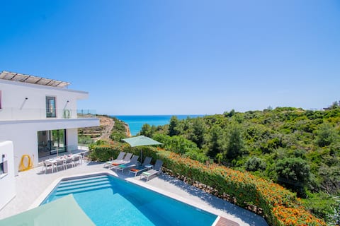 Villa Centeanes · Luxury villa,enviable position s