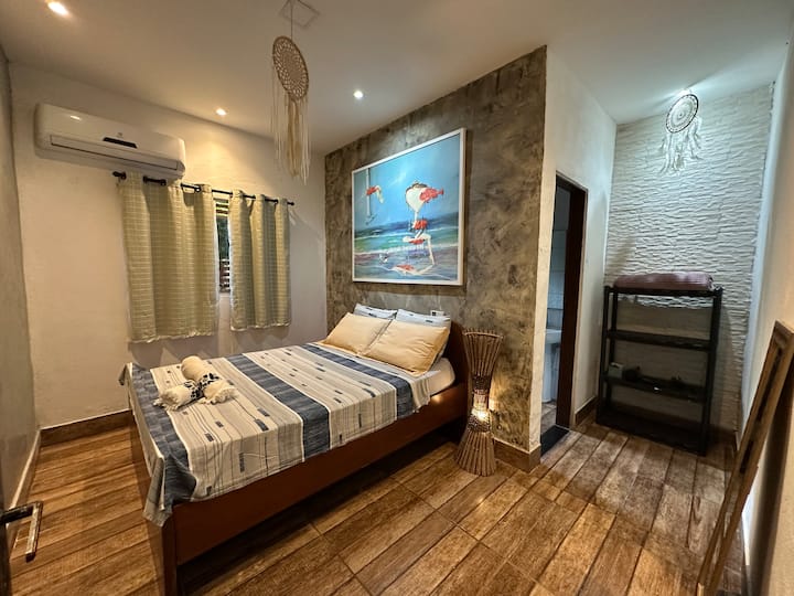 Queen Double Bed Suite 
Air Conditioning 
