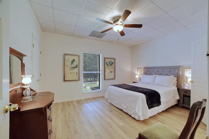 Comfortably Sleeps 2, with access to a full bathroom featuring double sinks, shared with Queen Bedroom #2. Enjoy a beautiful window view of the large backyard and patio.