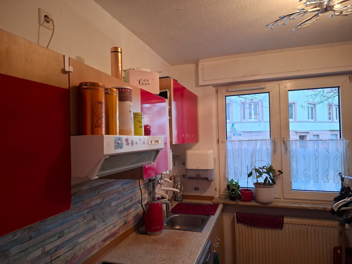 Popular Airbnb listing: Messe City Apartment, Entire Space, 1 Bed in Bockenheim