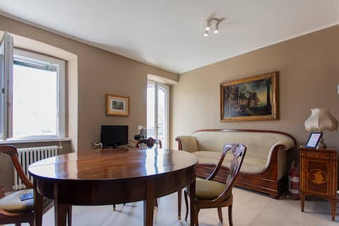 Top Airbnb: "Casa di Botticelli" three-room apartment with lake view and air conditioning in Tremezzina