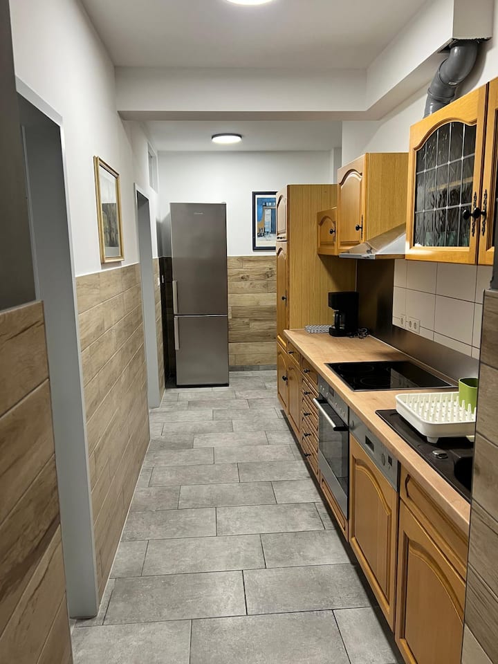 Aks Appartement 6 With 4 Bedrooms+kitchen+bathroom - Backnang