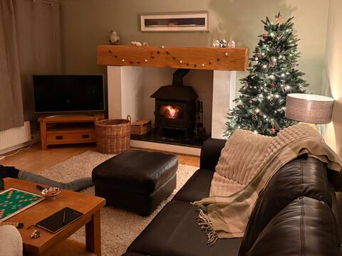 6 bedroom beach house; walks, swims, pubs, sunsets